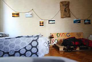Хостелы Dingo Backpackers Hostel Кутаиси Односпальная кровать в общем номере-1