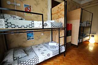 Хостелы Dingo Backpackers Hostel Кутаиси Односпальная кровать в общем номере-2